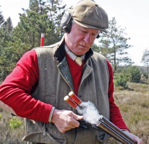 Nu er det ikke altid har tweed, slips og ternet skjorte på, når jeg tester. Men her er det en rigtig fin Wm. Powell vintage, der skulle testes og fotograferes. Og der er også en video om denne specialle test på min YouTube kanal.